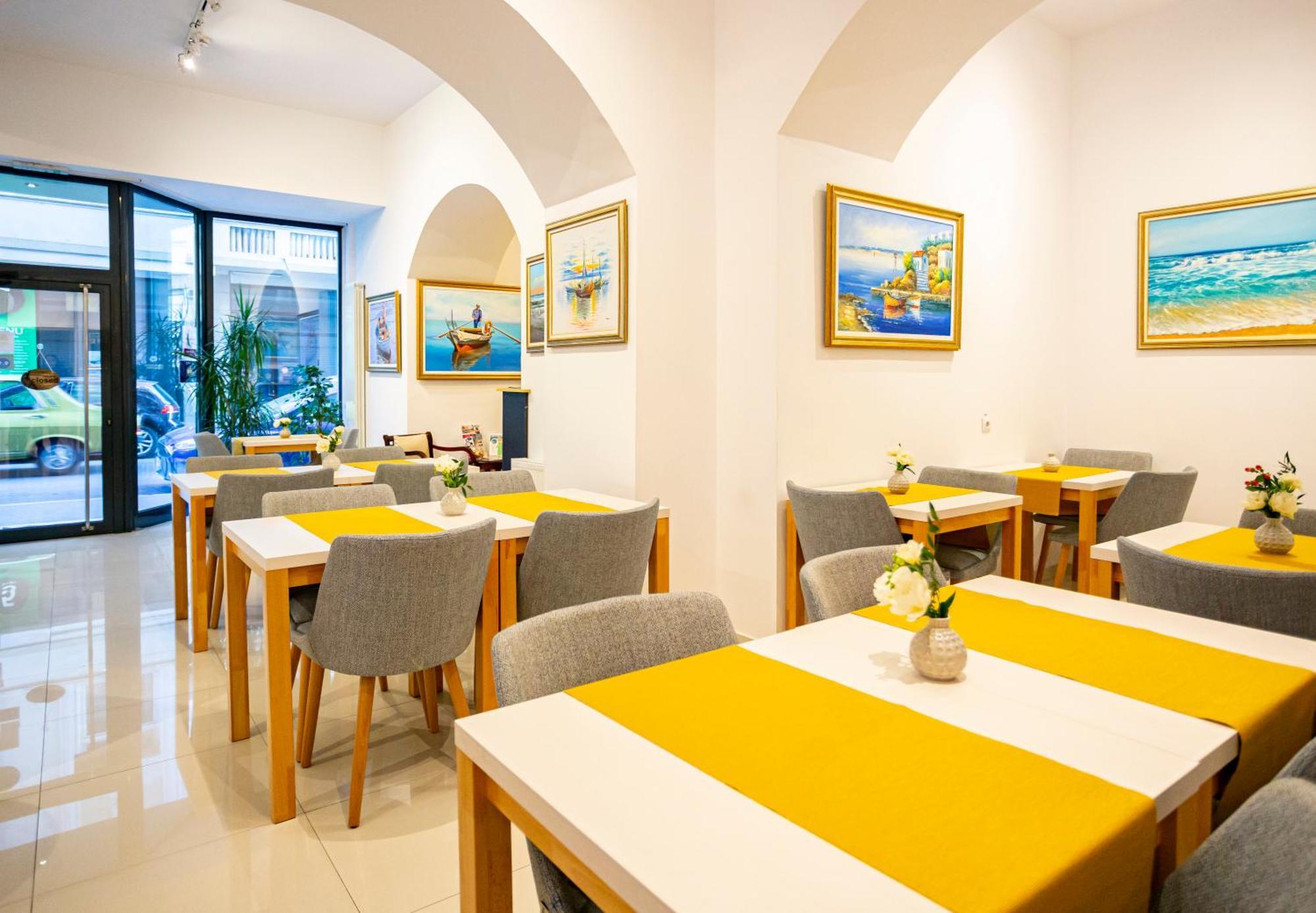 Bucur Accommodation Bukares Bagian luar foto