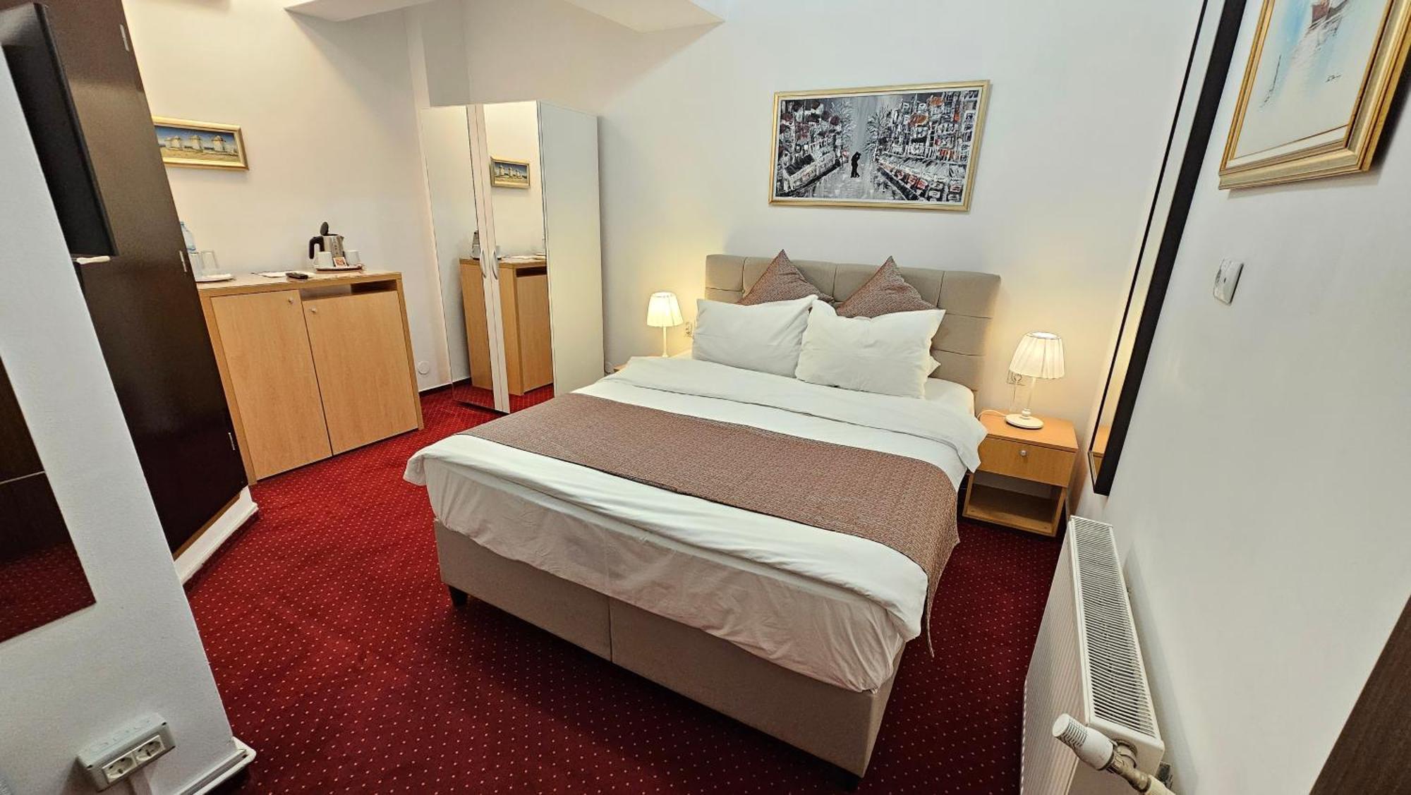 Bucur Accommodation Bukares Bagian luar foto