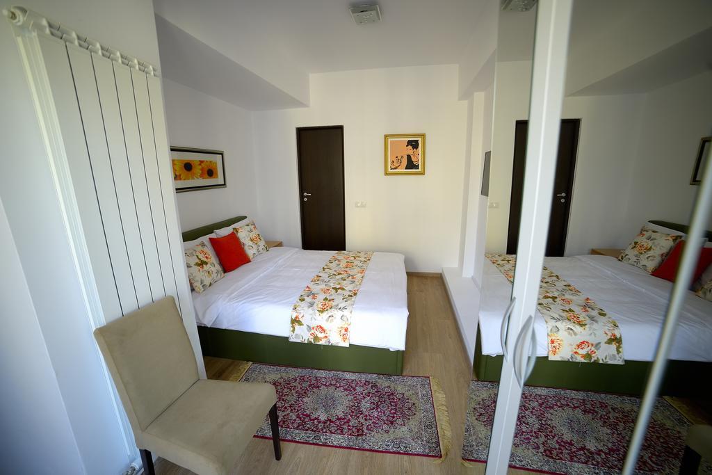 Bucur Accommodation Bukares Bagian luar foto