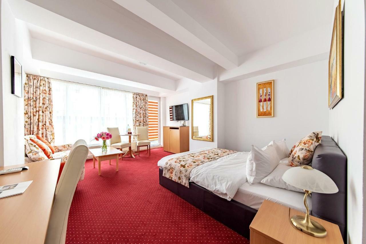 Bucur Accommodation Bukares Bagian luar foto
