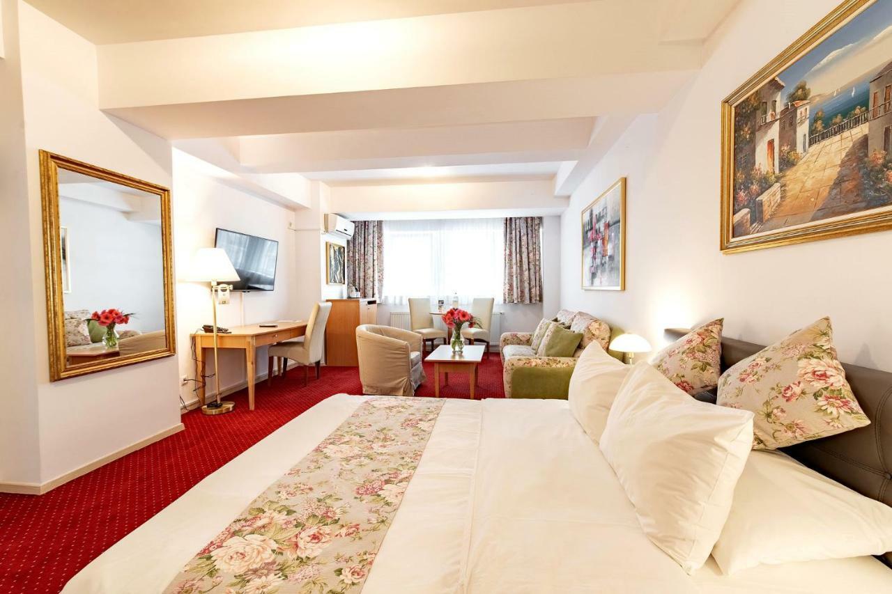 Bucur Accommodation Bukares Bagian luar foto