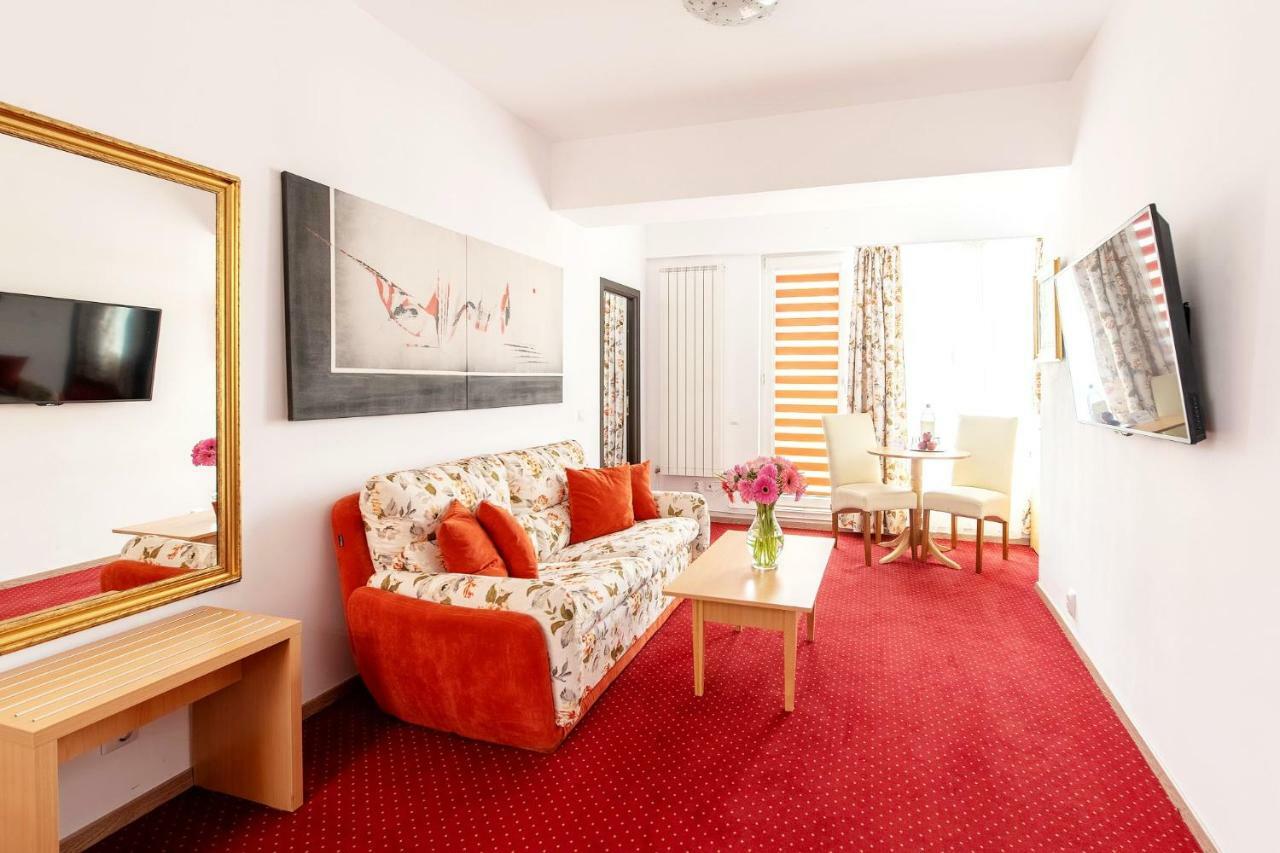 Bucur Accommodation Bukares Bagian luar foto