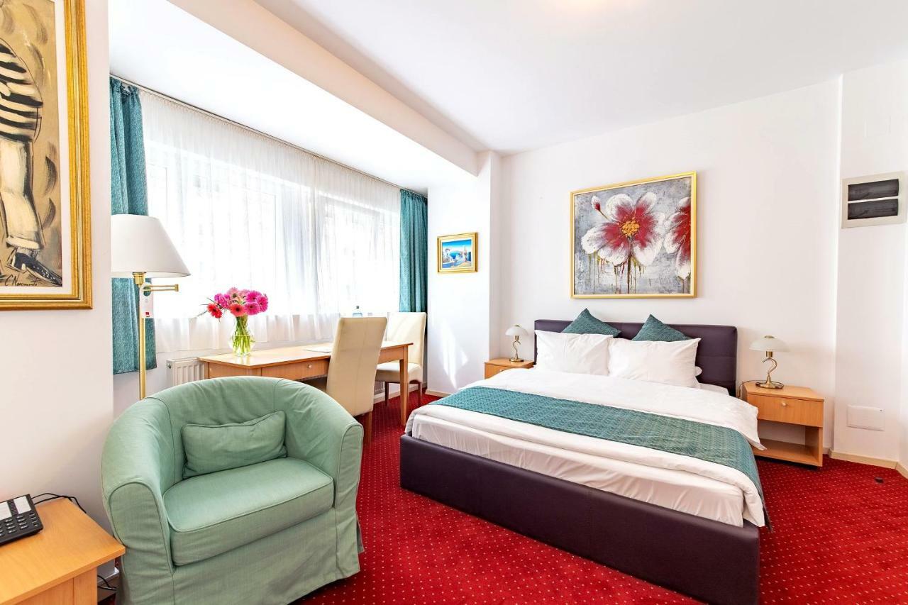 Bucur Accommodation Bukares Bagian luar foto