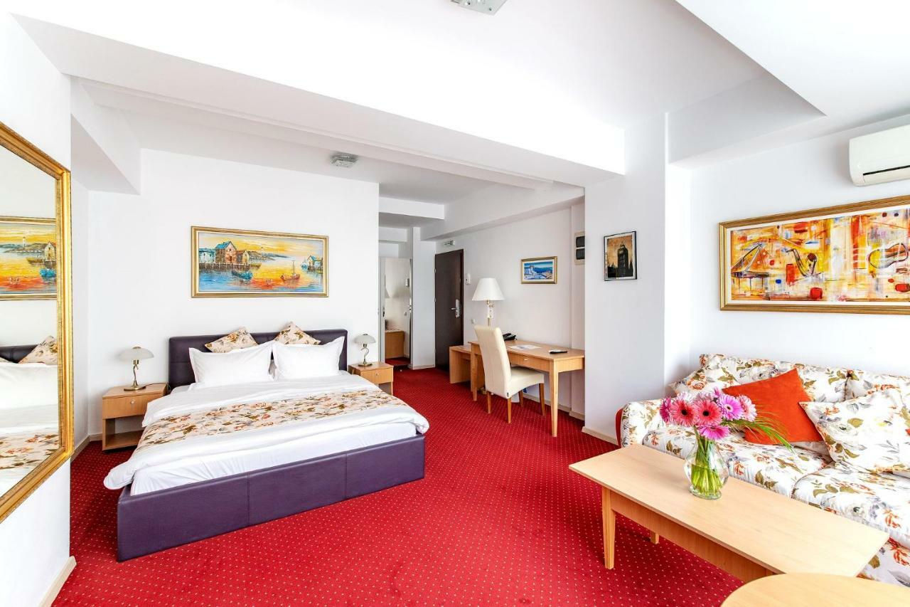 Bucur Accommodation Bukares Bagian luar foto