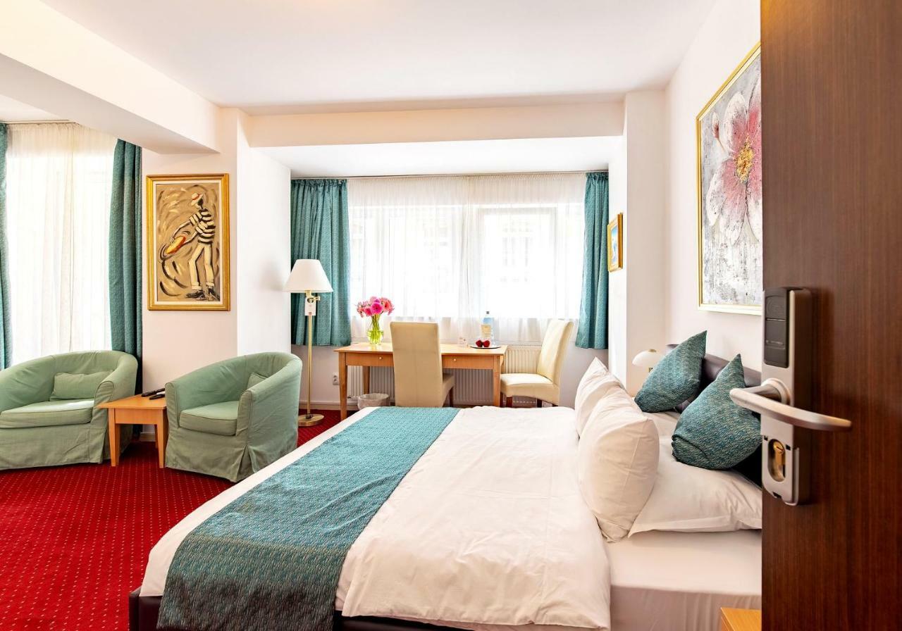 Bucur Accommodation Bukares Bagian luar foto