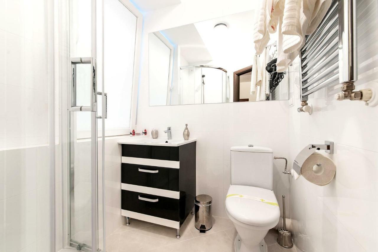 Bucur Accommodation Bukares Bagian luar foto