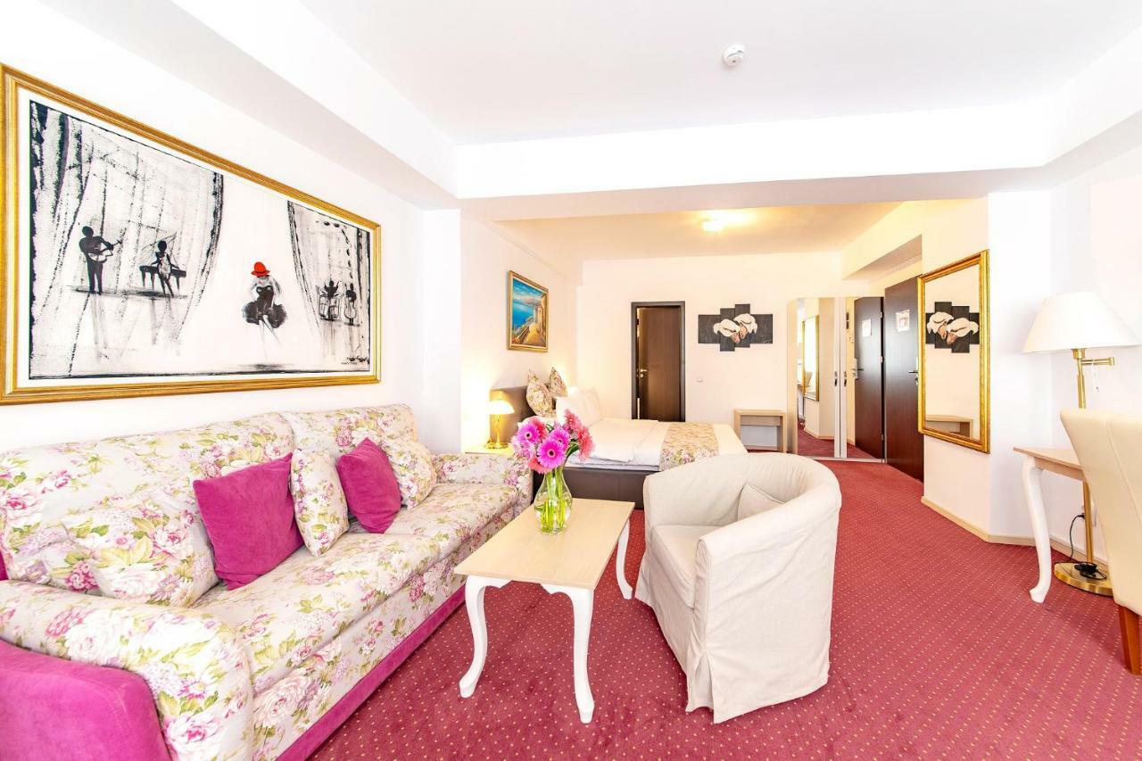 Bucur Accommodation Bukares Bagian luar foto