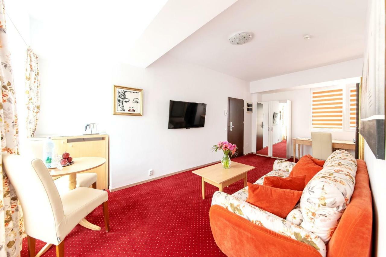 Bucur Accommodation Bukares Bagian luar foto