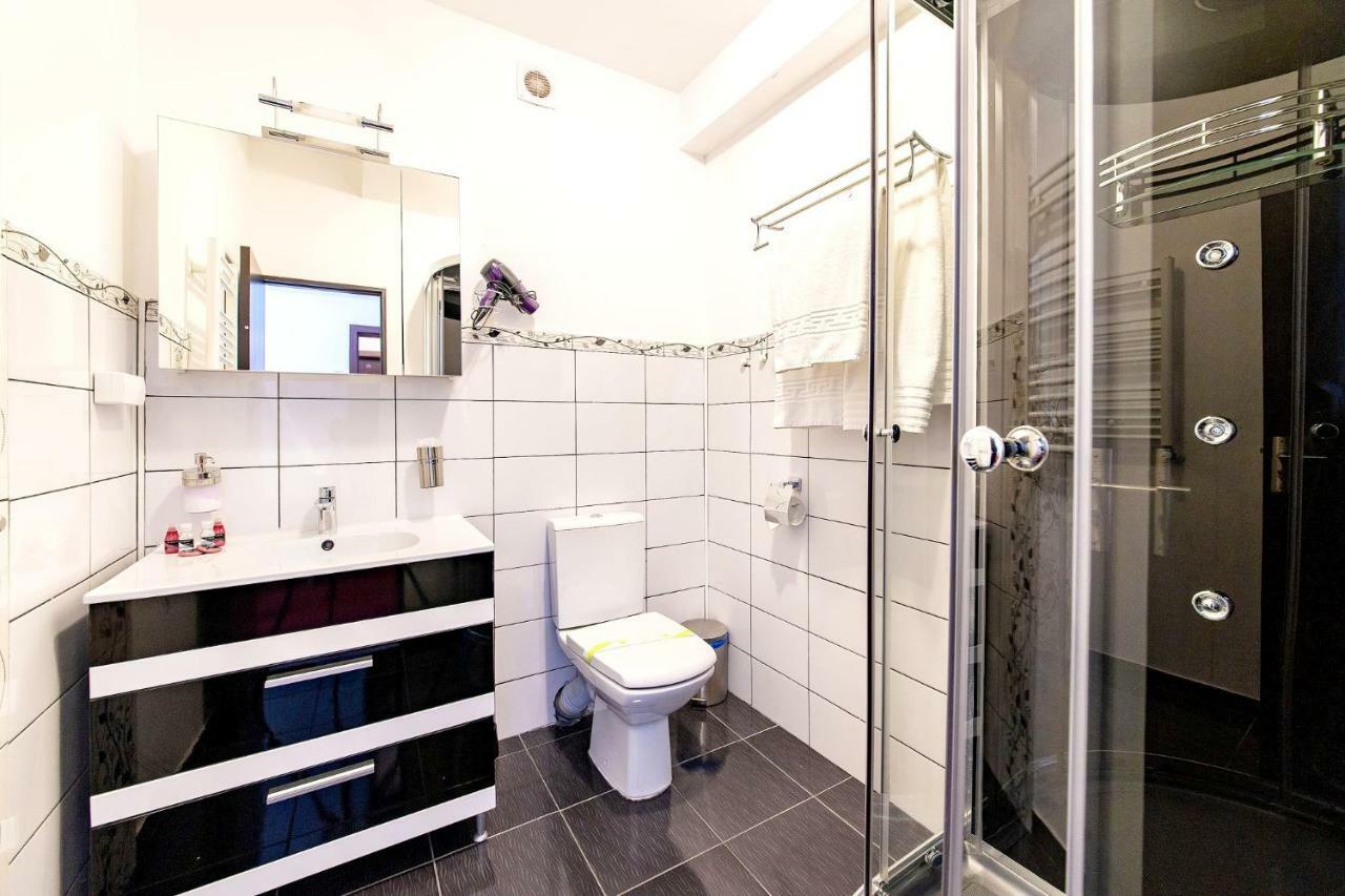 Bucur Accommodation Bukares Bagian luar foto