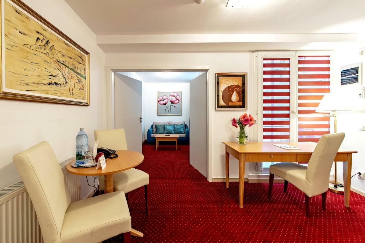 Bucur Accommodation Bukares Bagian luar foto