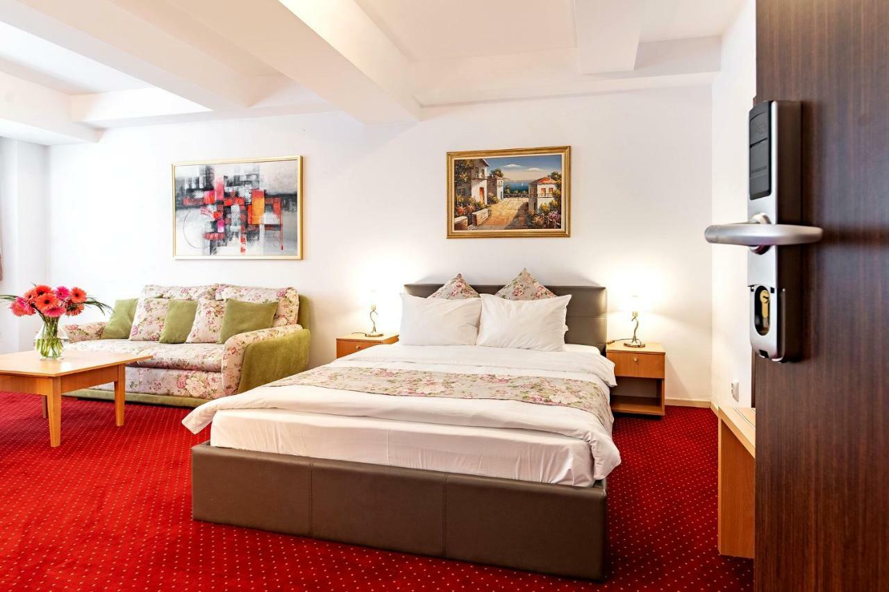 Bucur Accommodation Bukares Bagian luar foto