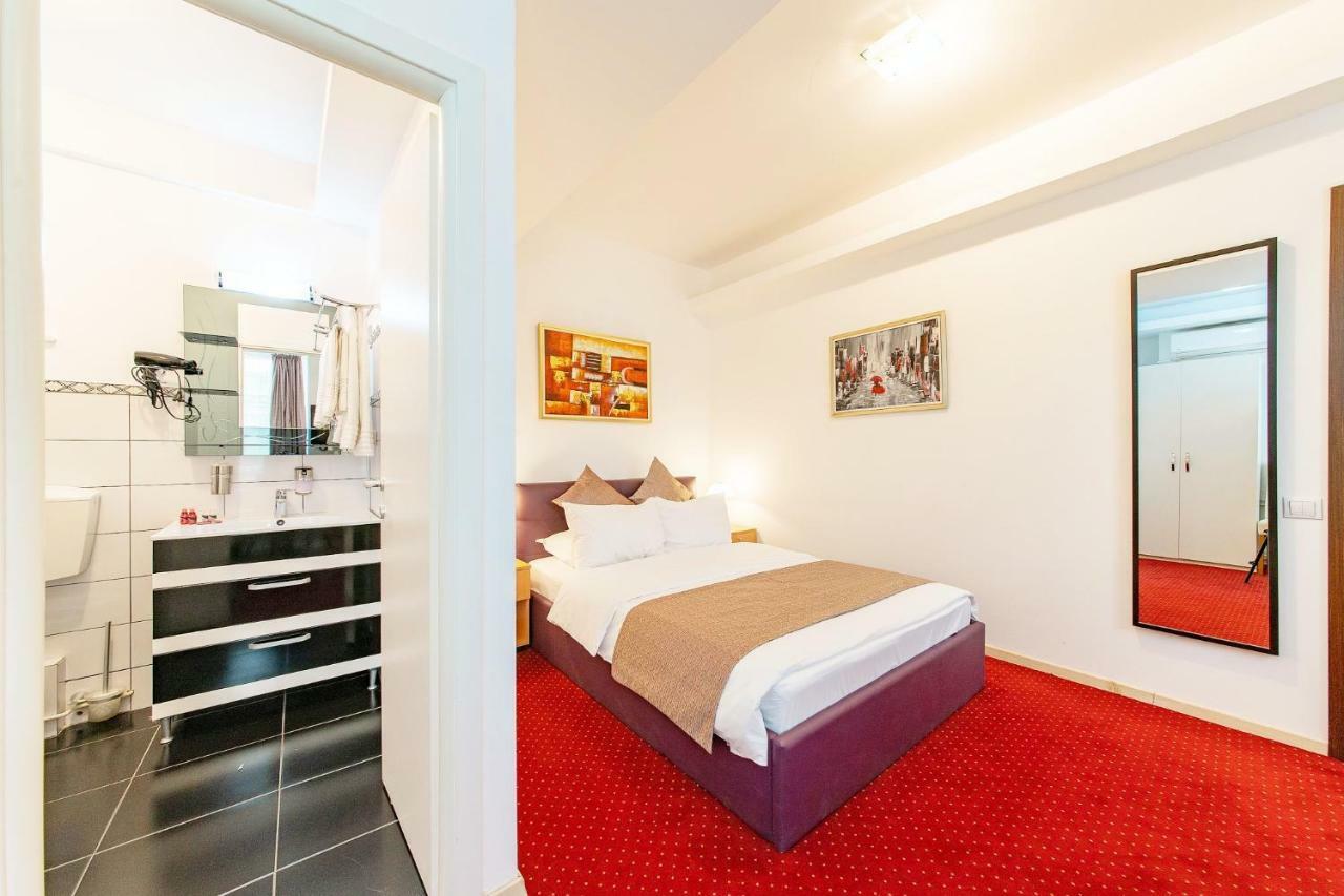 Bucur Accommodation Bukares Bagian luar foto
