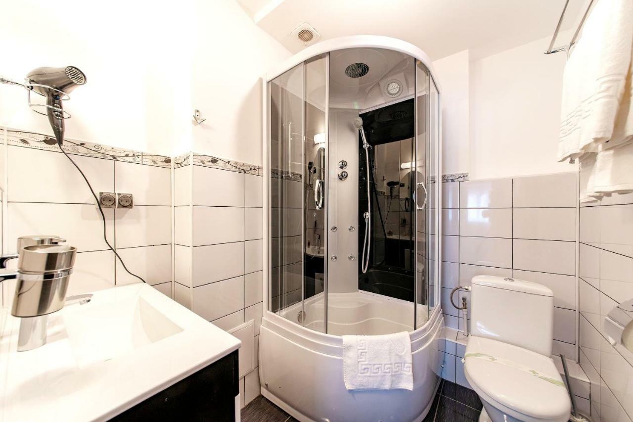 Bucur Accommodation Bukares Bagian luar foto